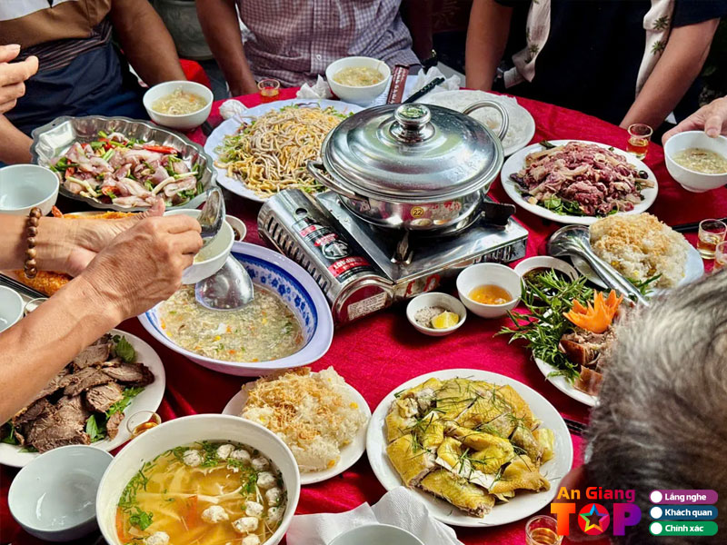 Kinh-nghiem-chon-dich-vu-dat-tiec-tai-nha-uy-tin-angiangtoplist