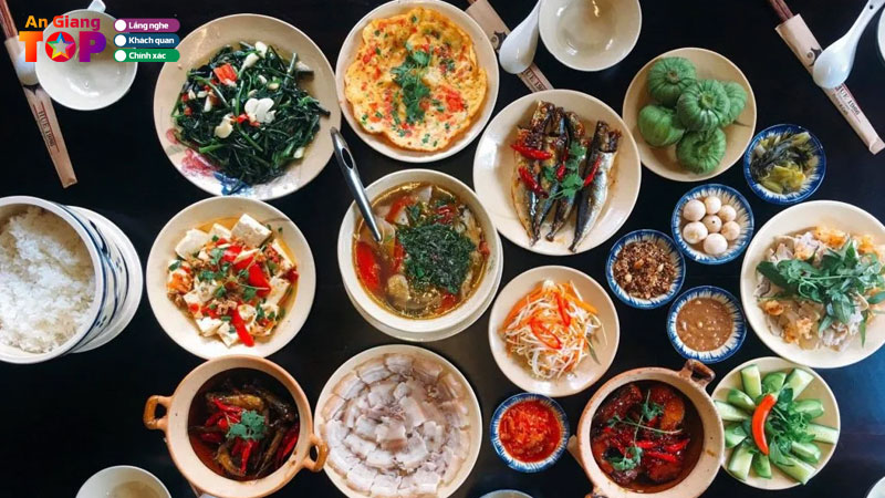 Top-10-tiem-com-o-an-giang-ngon-chuan-vi-dam-chat-com-nha-angiangtoplist